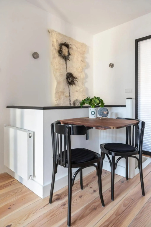 Gorgeous And Stylish Place For Two In Hip West!
