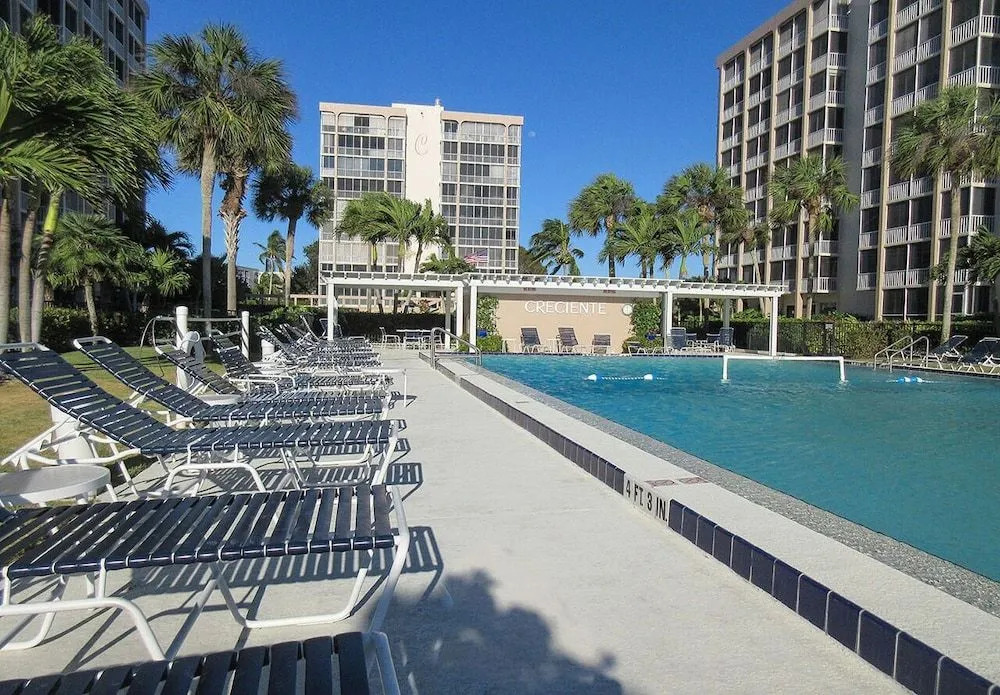 Creciente 213N - 2 Br Condo
