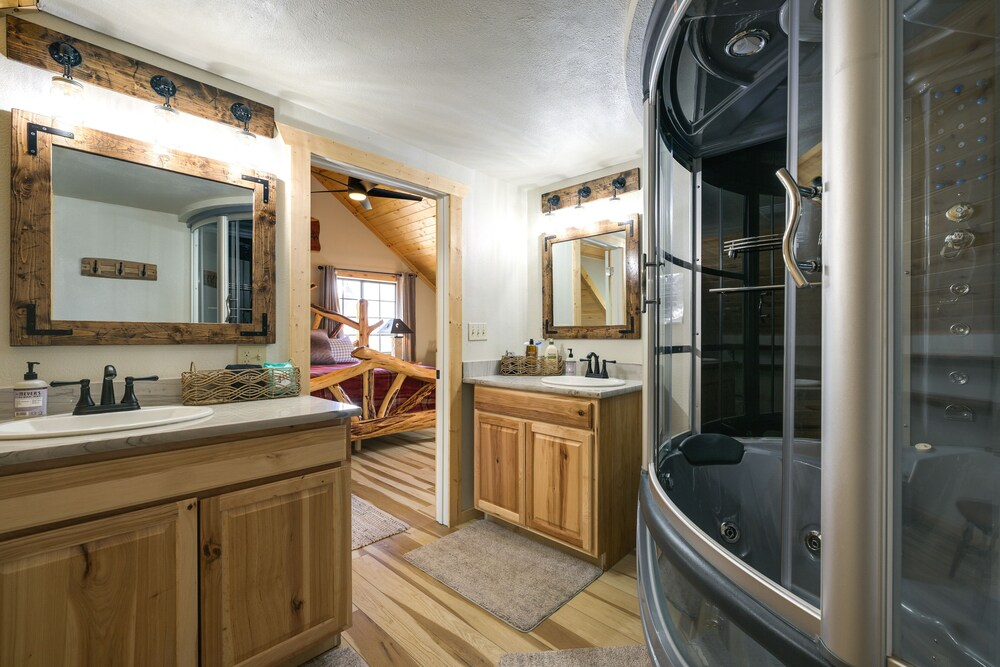 Spacious & Quiet Pagosa Springs Cabin w/ Deck!