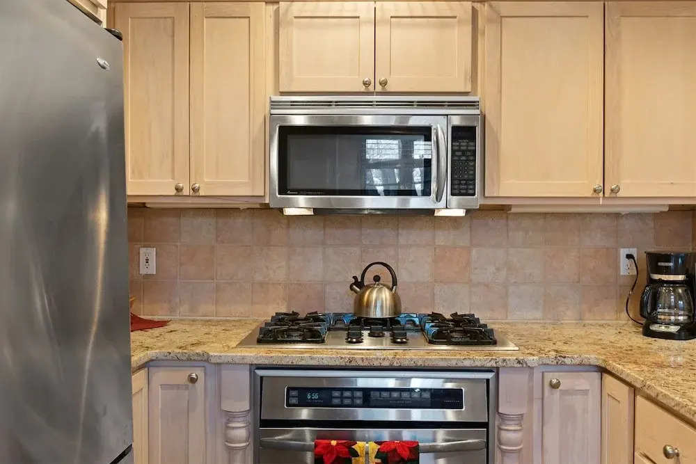 Art Haven - Stylish Southwestern Comfort, Walk to The Plaza