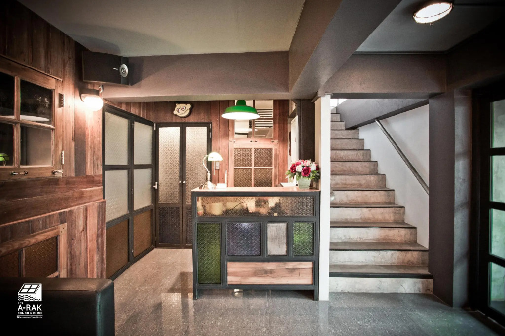 The Arak Bed Bar and Hostel