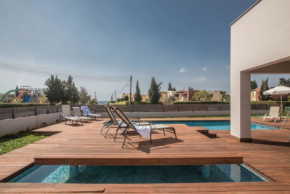 Celebrity Villa Scotty T I3