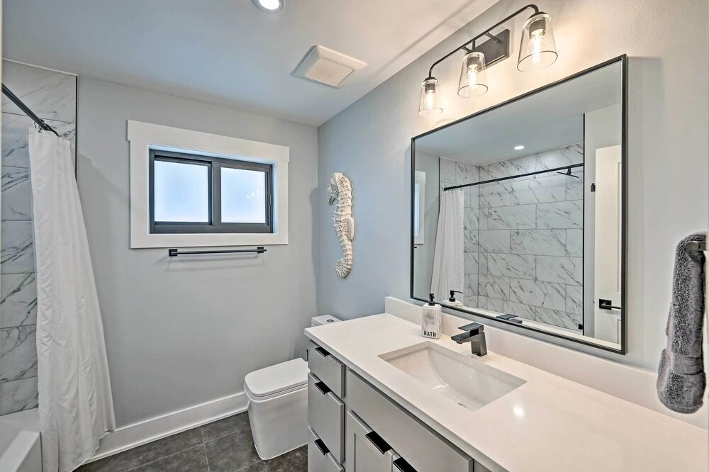 Naples Home w/ Patio < 1 Mi to Beaches!