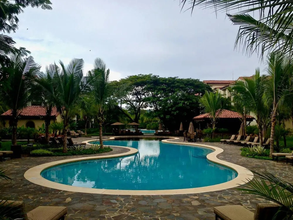 Impressively designed and decorated 3rd-floor space overlooking pool in Coco