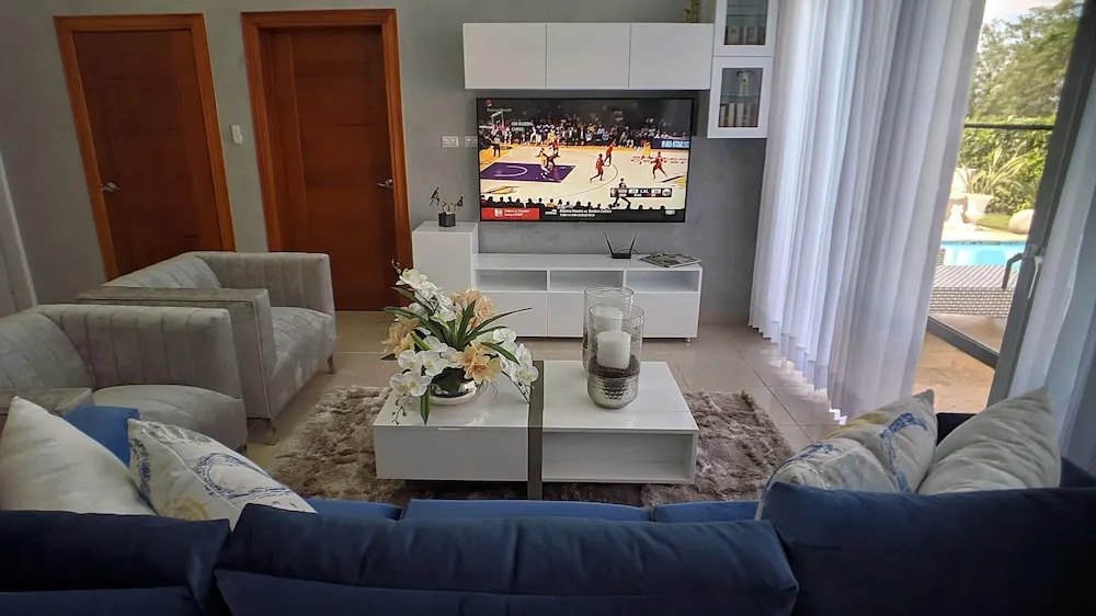 Modern & Private Tropical Villa in Gated Community Minutes From the Beach