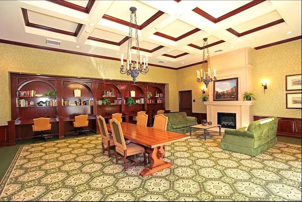 DTLA Apartment With Parking and Pool
