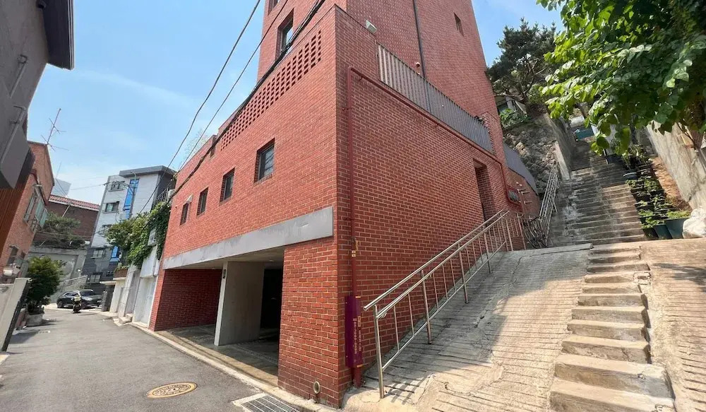 HHZib, homestay on a hill in the heart of Seoul - BEST SEOUL STAY 2024-25 by Seoul