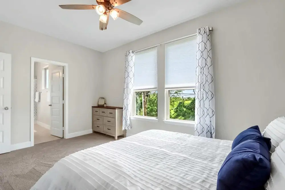Dakota Cottage - Stay for 10