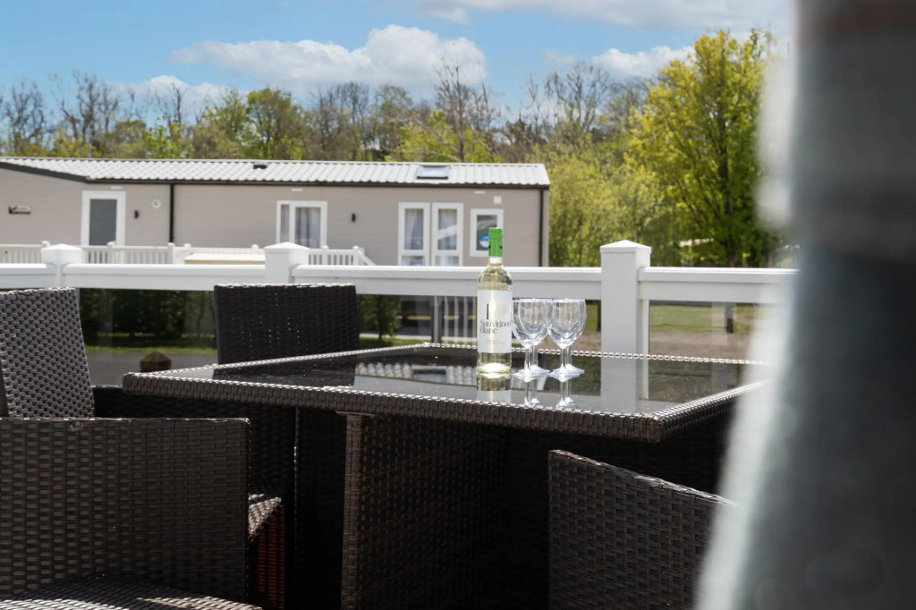 St Marys View - Luxury Lodge, Short Walk to Beach, Parking