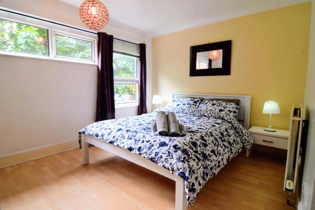 The Brum House - Private garden, 3 TVs with NETFLIX, BBQ, up to 8 guests