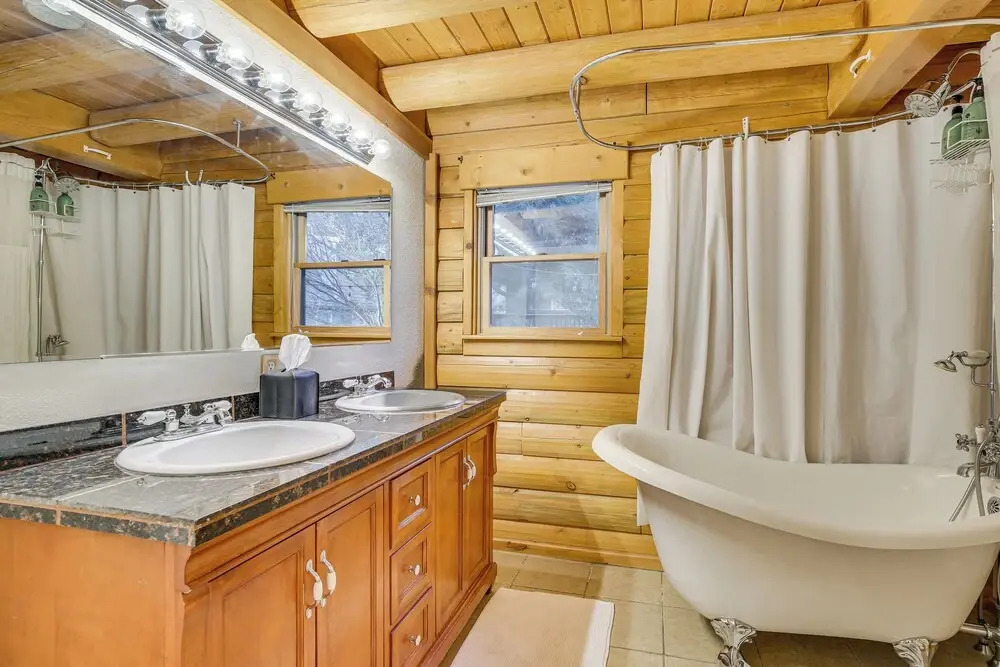 2 Mi to Lake Arrowhead Village: Pet-friendly Cabin