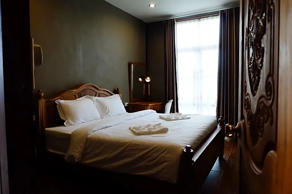 Bloom Cafe & Hostel