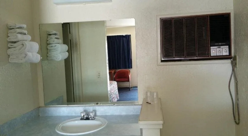 CRYSTAL MOTEL