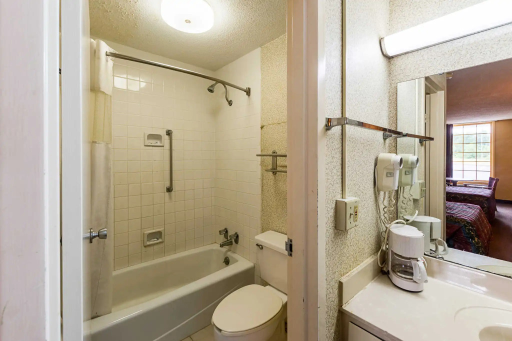 Rodeway Inn & Suites