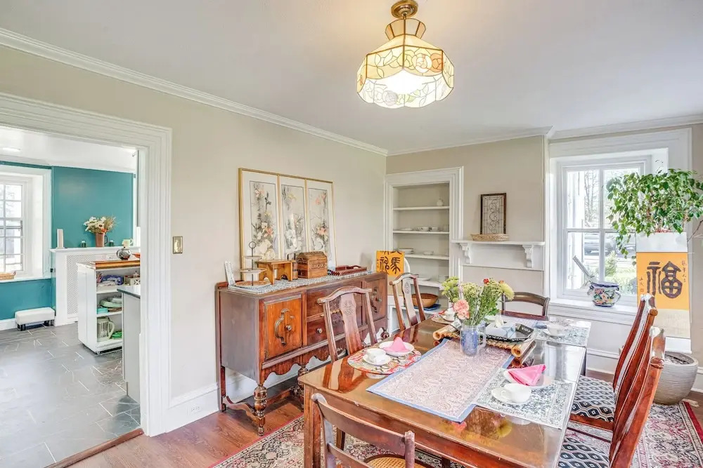 Experience a 17th-century Spring Manor