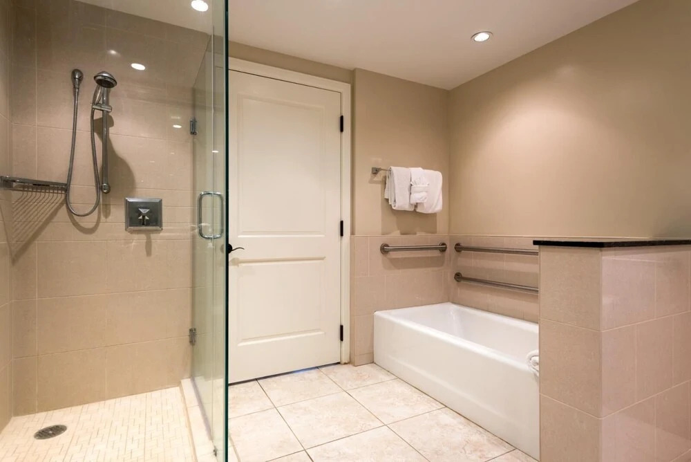 K B M Resorts- Hkk-424 Over-sized 1bdrm, 750ft, Easy Pool and Beach Access, Remodeled!