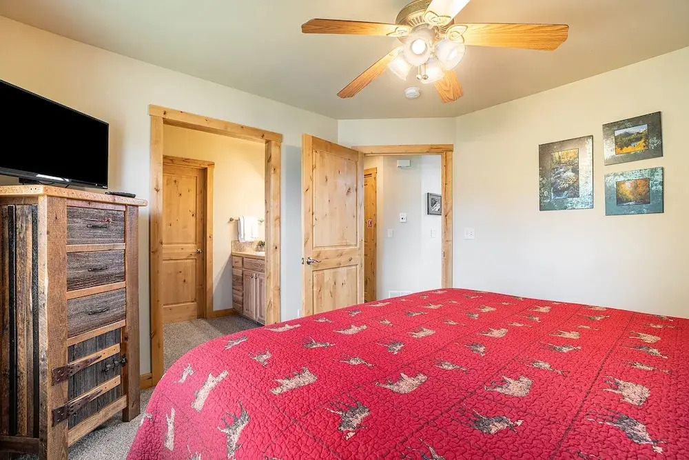 Solitude Bobcat #6 - Estes Park 2 Bedroom Condo by RedAwning