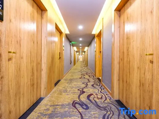 Zhuao Boutique Hotel (Chongqing Jinkai Avenue Yuanyang Light Rail Station Branch)