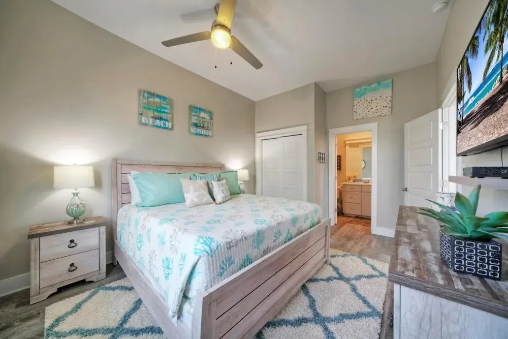 Private Pool, Covered Patio 4 Blocks to Beach Bourbon Breeze by Avantstay