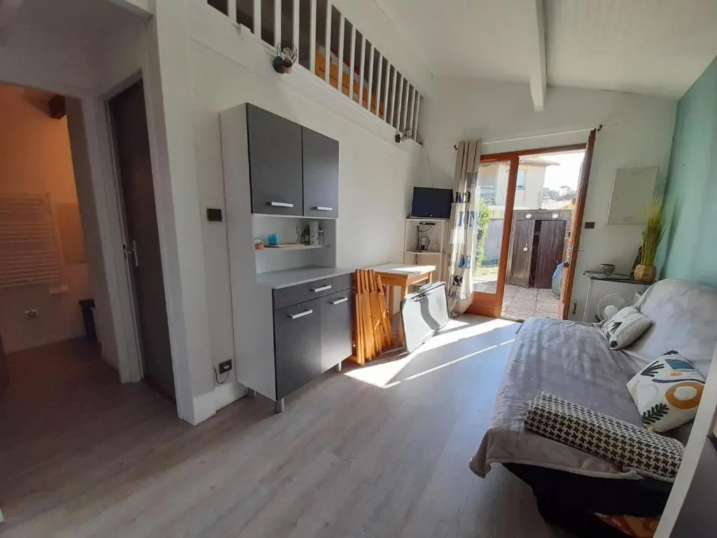 Biscarrosse-plage jolie maisonnette avec terrasse - 200m de la plage -pour 5 personnes