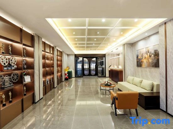 Shenyang Movie Hotel (Mix City Radio and TV Tower Night Market)