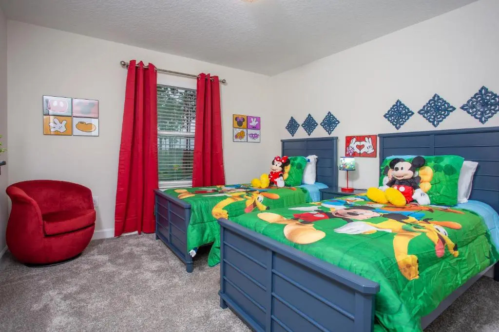 Marvelous 4 Bd w/ Pool Close to Disney 218
