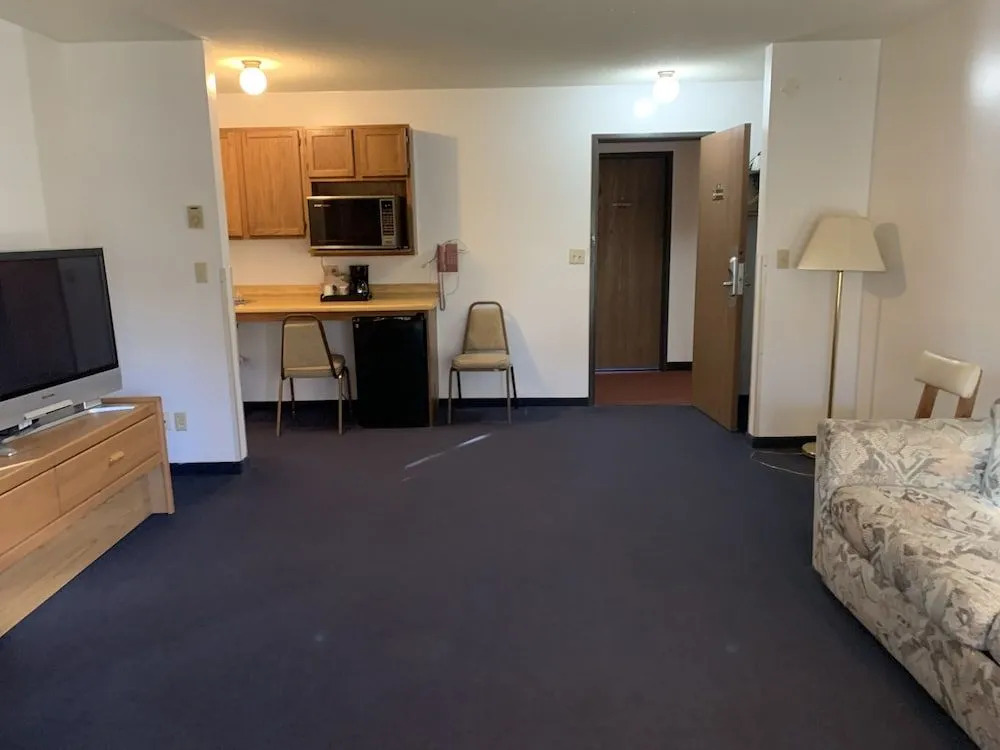 Lumberjack Inn