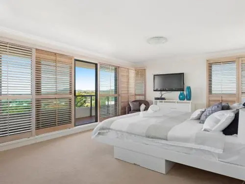 Le Point 702 - Luxury And Views!