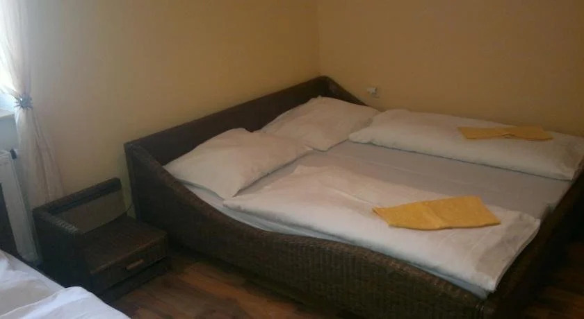 THE Z ACCOMMODATION