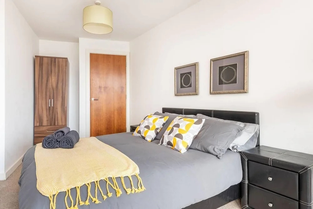 Light and Bright 1BR Apartment Close to Station