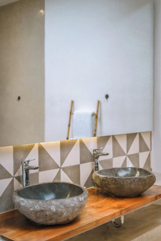 Villa RIZR: Industrial 3BR villa nearby Berawa Beach