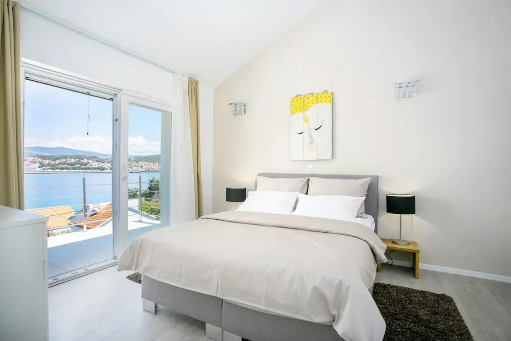 Stunning Villa Avalon for 9 Pool 2 Mins to Beach