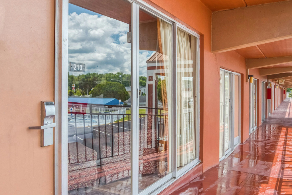 OYO Hotel Mustang Silver Spring FL