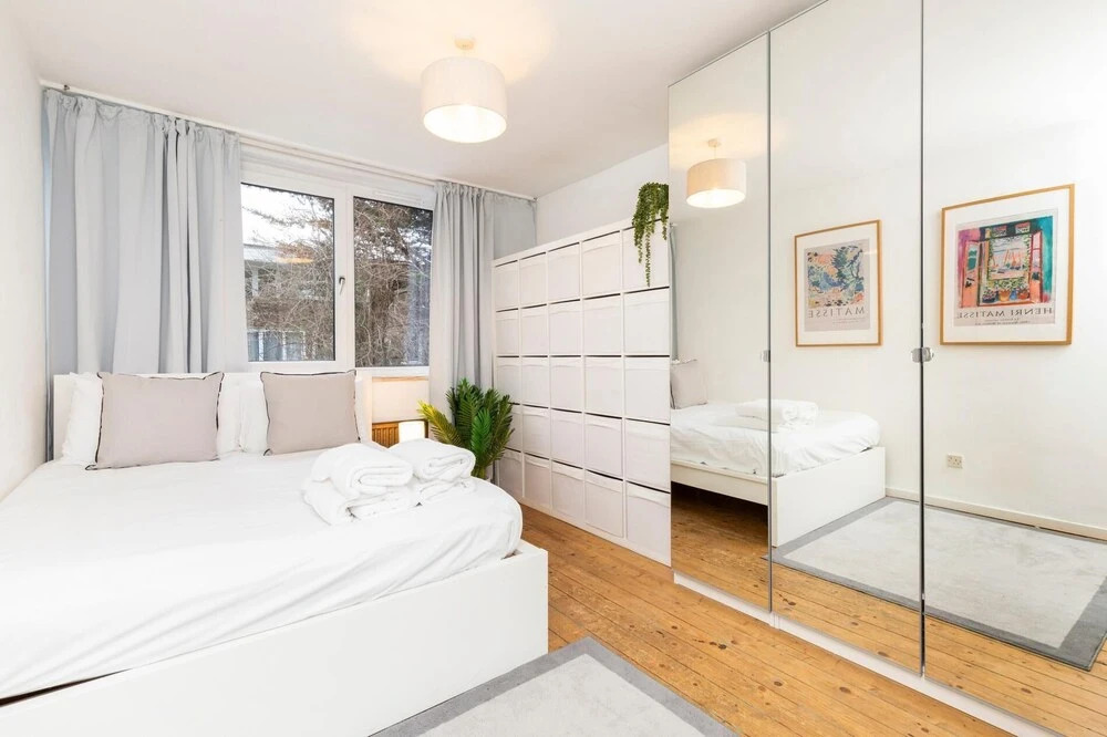 Contemporary 2BD Garden Maisonette Near Angel