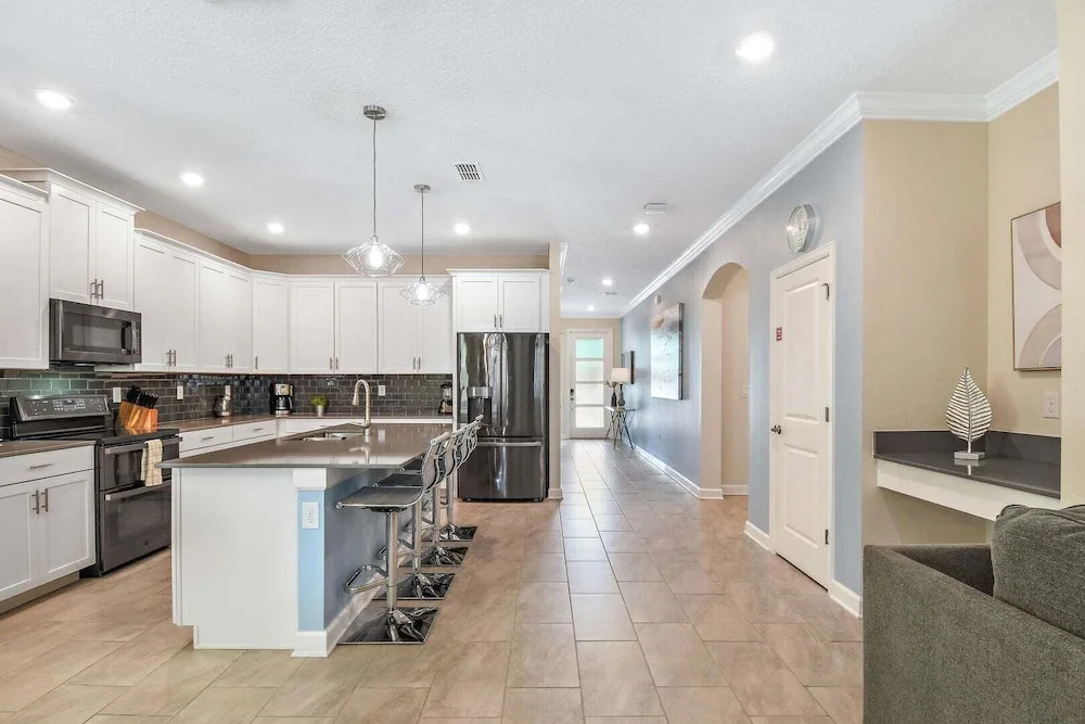 Home Away From Home! 6br, 5.5 BA