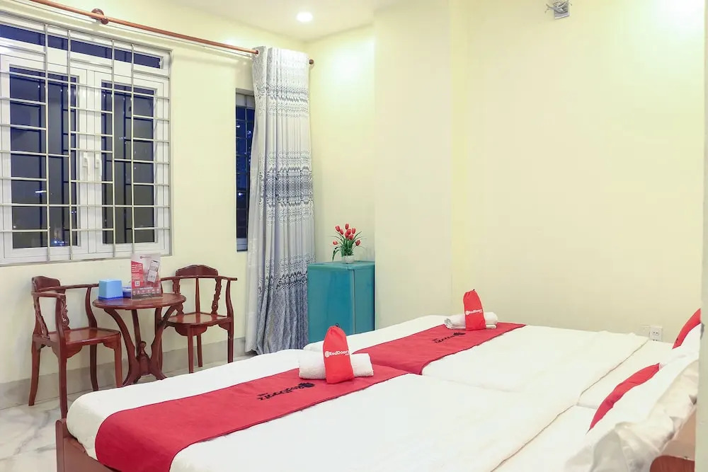 RedDoorz Plus  Dong Den Street