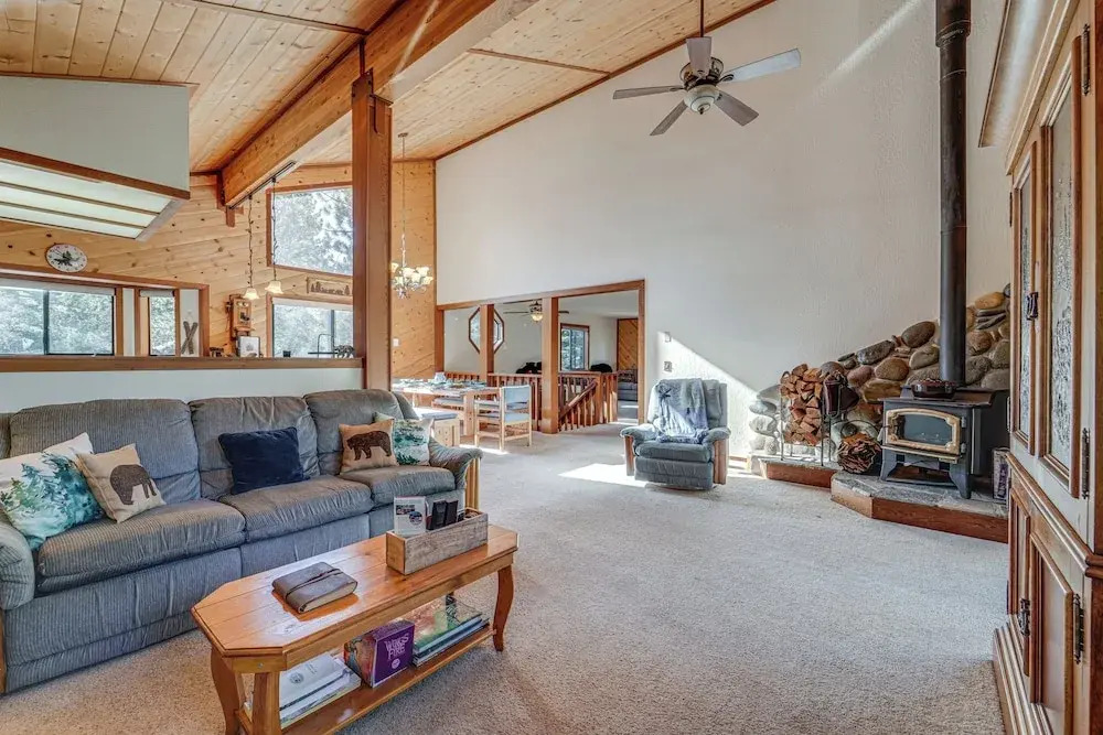 Home 1 Mi to Downhill Ski Resort: Bring Your Pets!