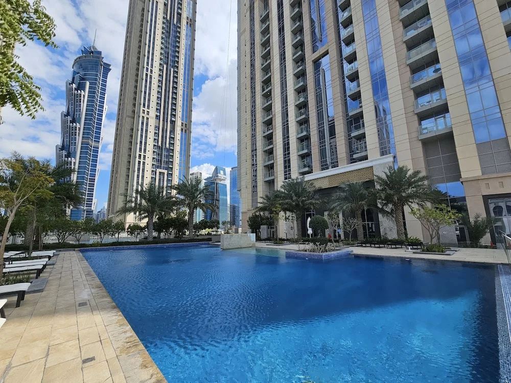 WelHome - Stunning 3BR Apartment with Balcony and Canal View