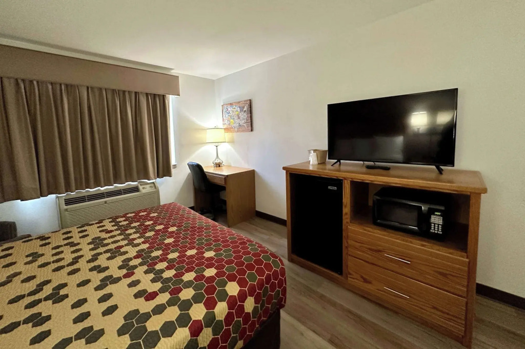 Econo Lodge Inn & Suites New Castle
