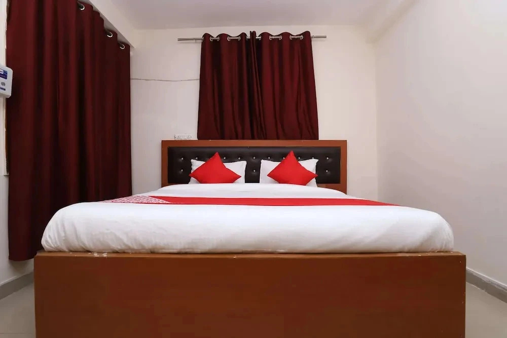 Diamond Plaza by OYO Rooms