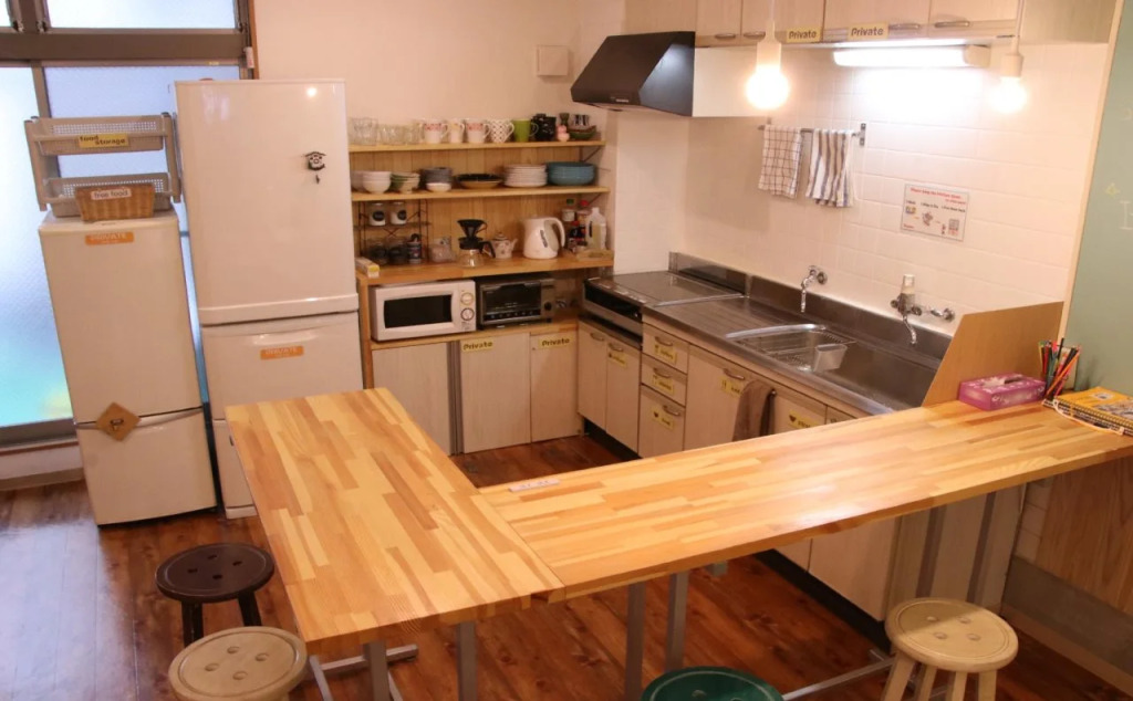 J-Hoppers Osaka Guesthouse