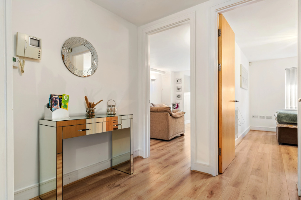 12 Rhodewood - Modern Apartment Close to Village and Beach
