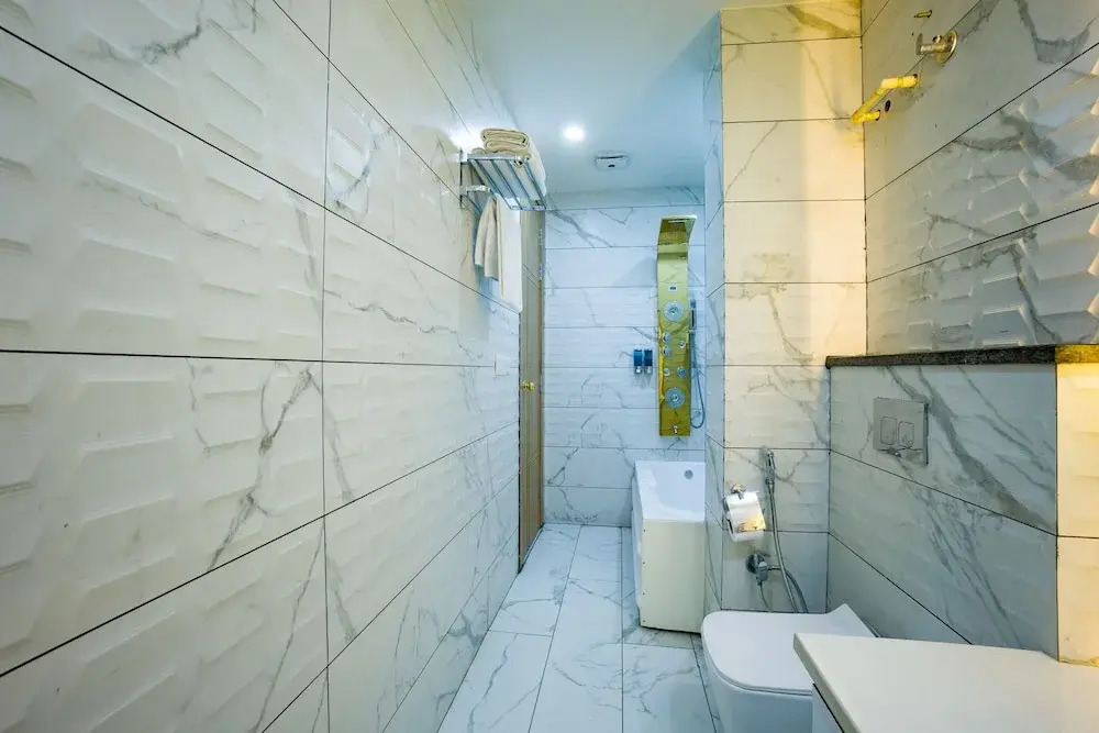 Alaya Stays Miyabi Executive Suite, Elegant 1-BHK Suite With Common Pool, Gym & Restaurant