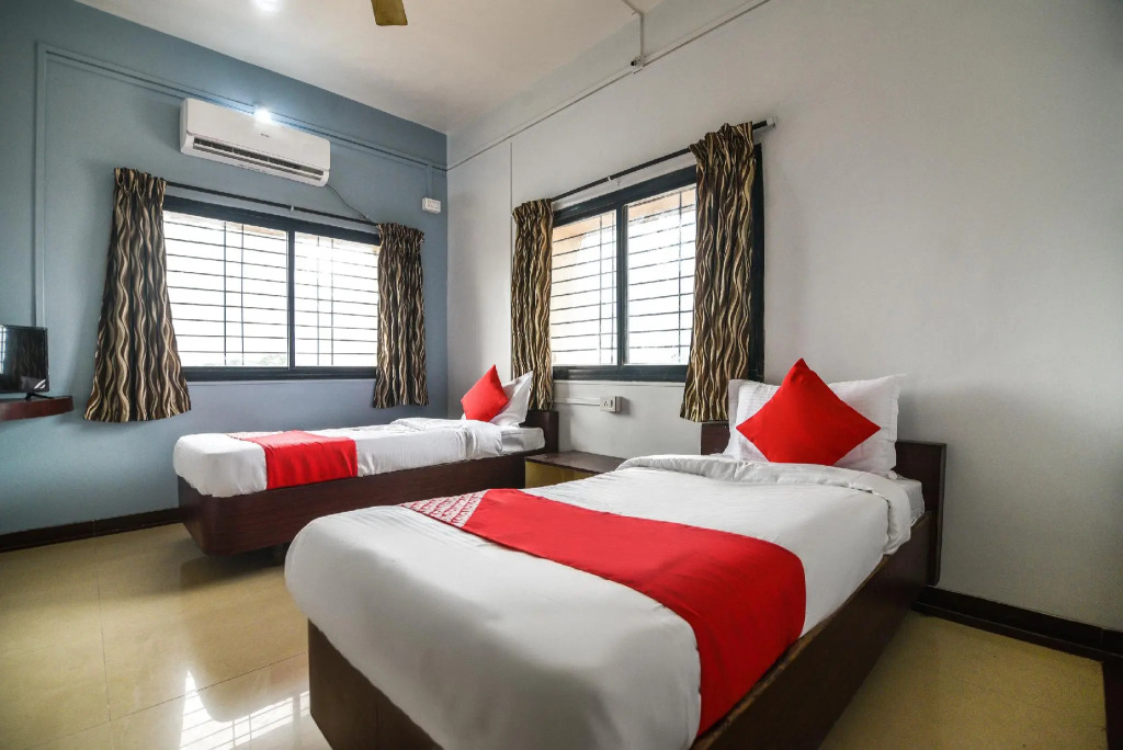 OYO 61080 Hotel Shree Gurunanak Lodge