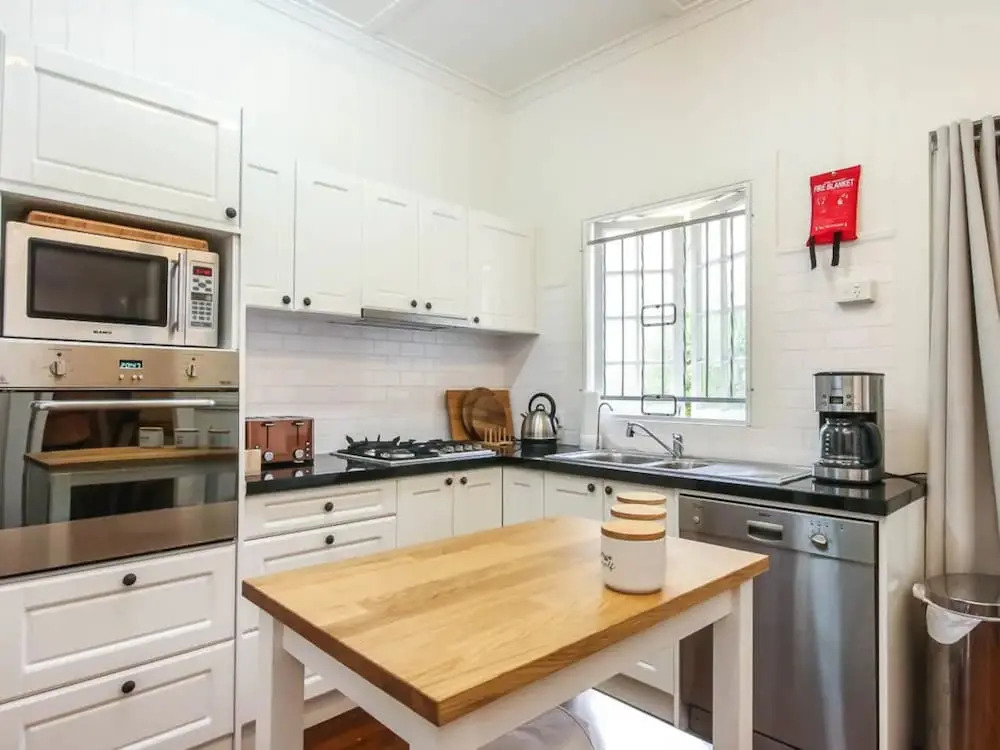Quiet 3 Bedroom House in Albion With Parking
