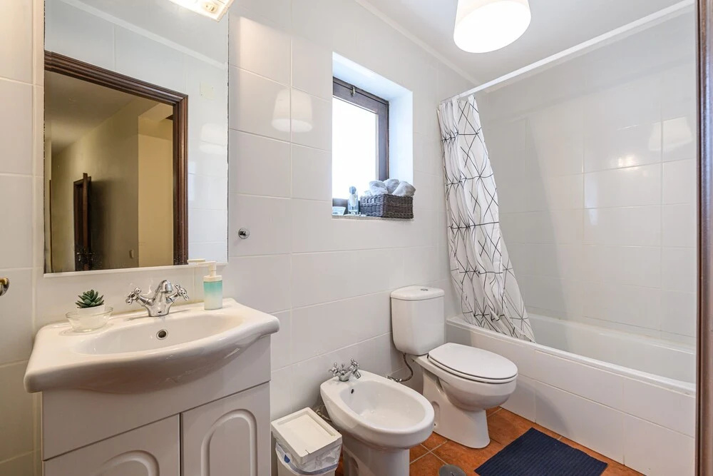 T4 House With Outdoor Pool and Wonderful Views