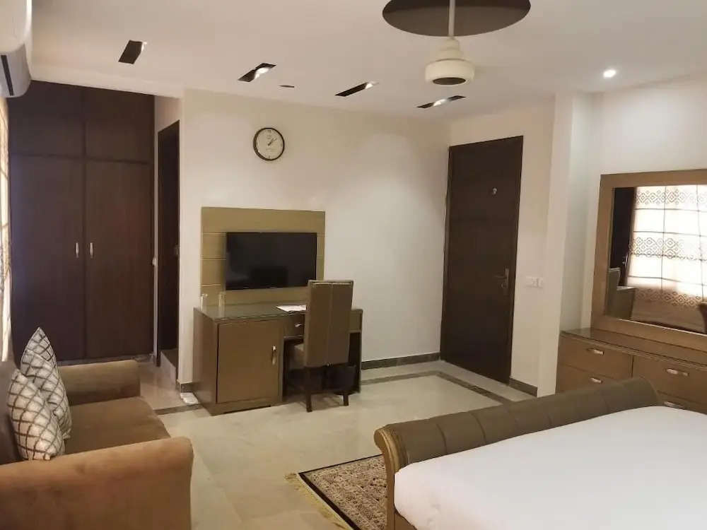 Zifan Hotel & Suites