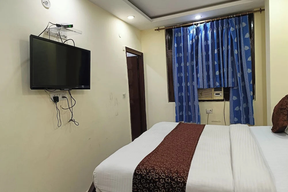 Hotel Shree Sai Dham Near New Delhi Railway Station, Paharganj