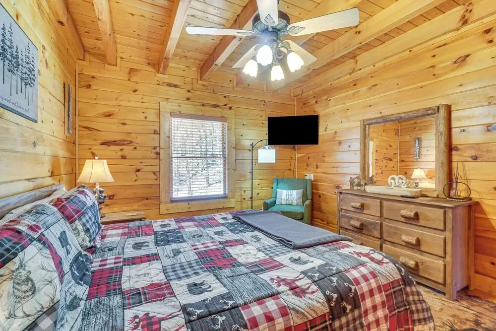 Sevierville Cabin w/ Deck: Minutes to Pigeon Forge