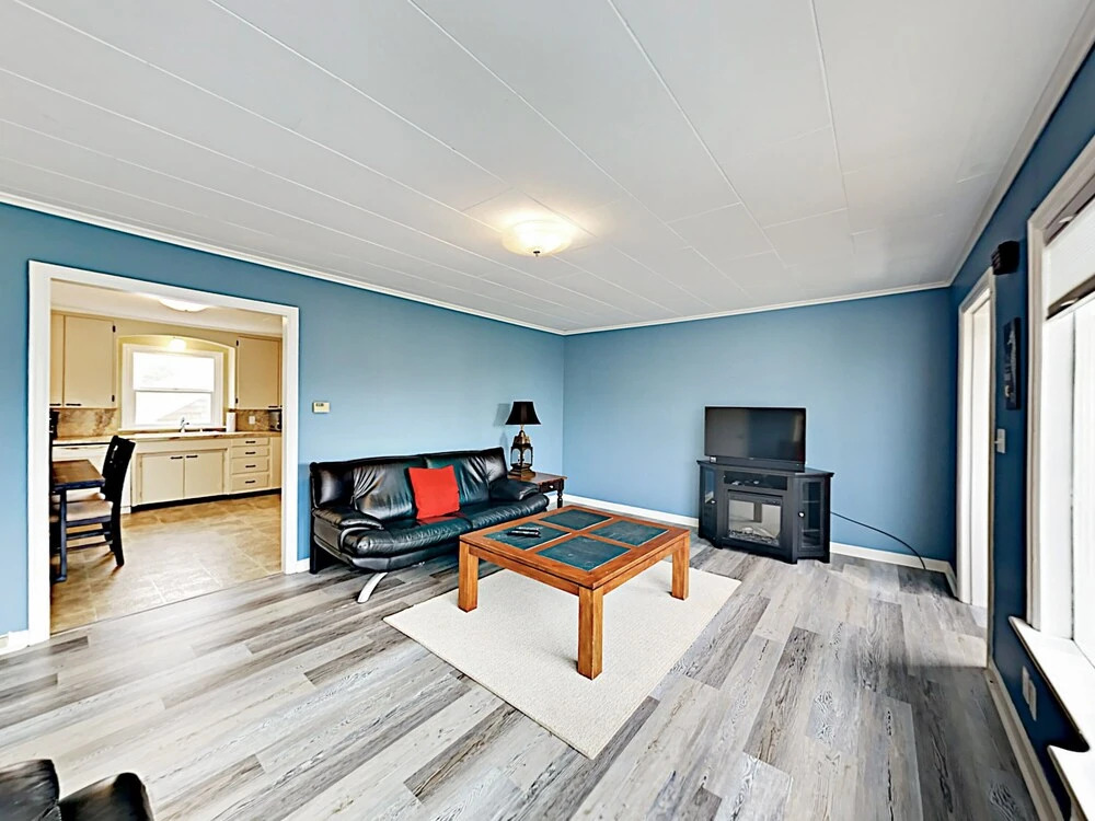 Ocean-View Beach - 6 Br Home
